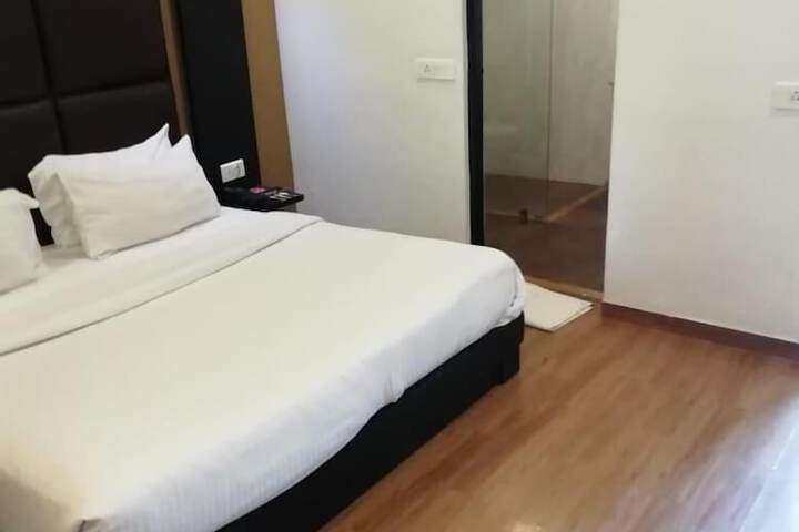 Room 14 of 66