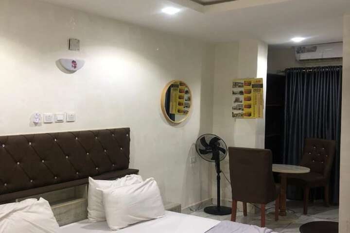 Room 11 of 27