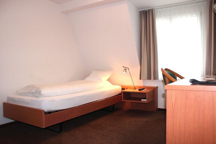 Room 2 of 16