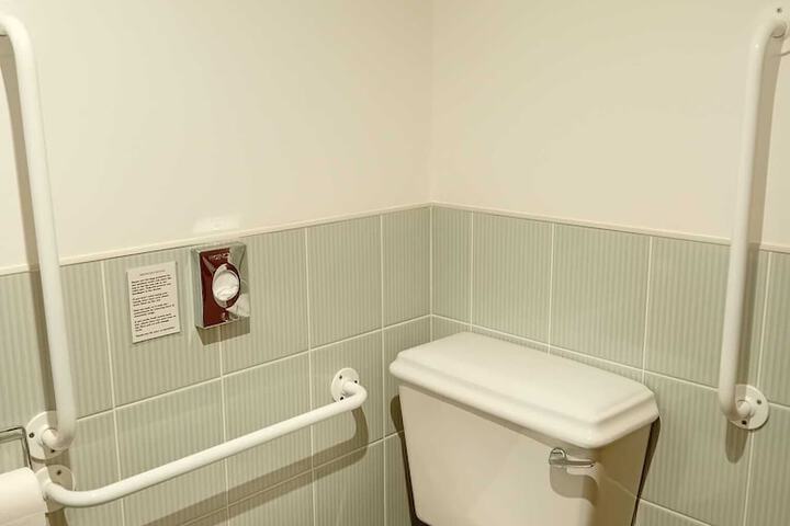 Room 16 of 28