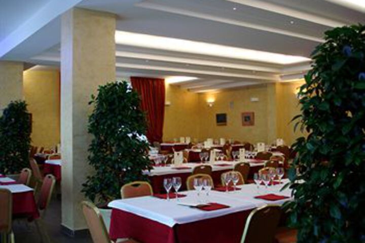 Dining 2 of 24