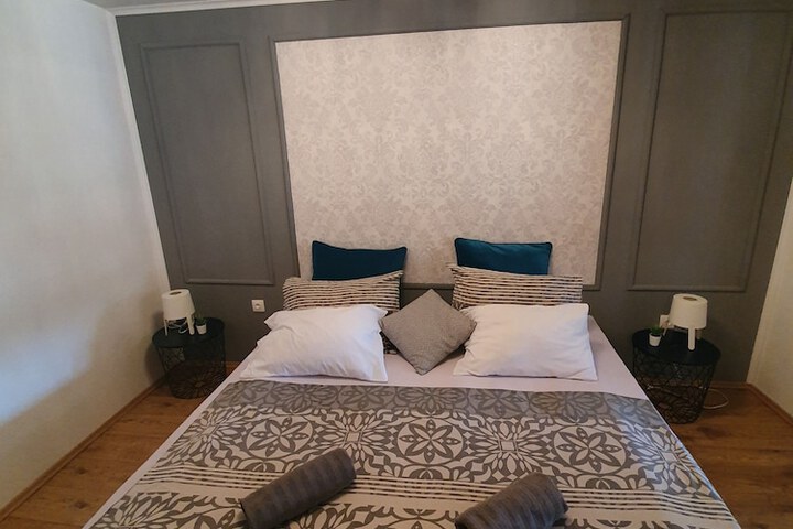 Room 3 of 38