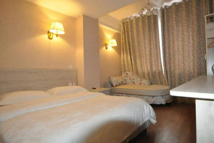 Room 2 of 17