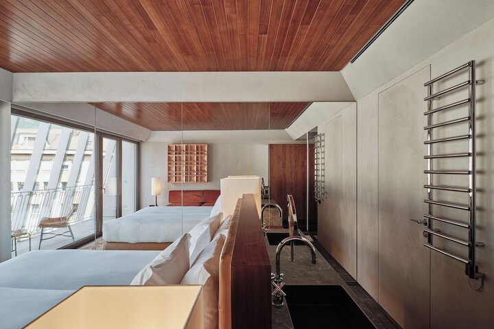 Room 27 of 42