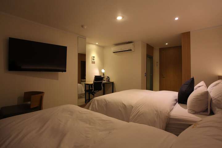 Room 29 of 53