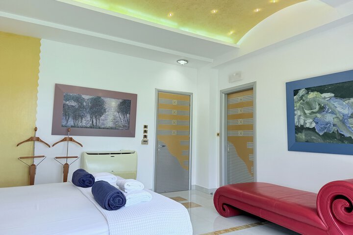 Room 7 of 73