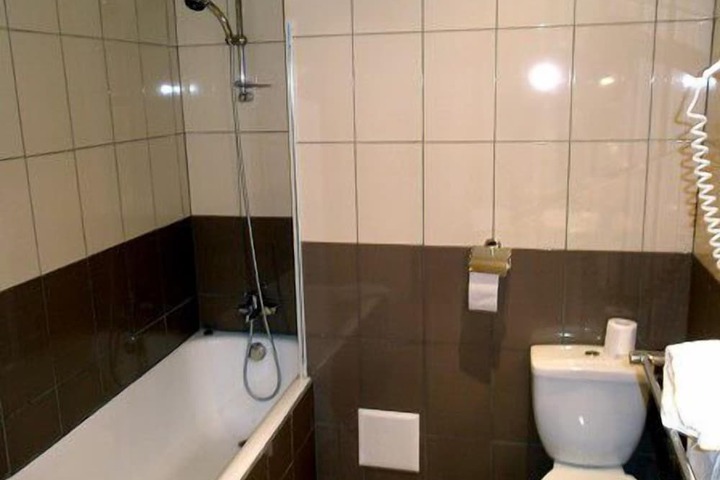 Room 16 of 18