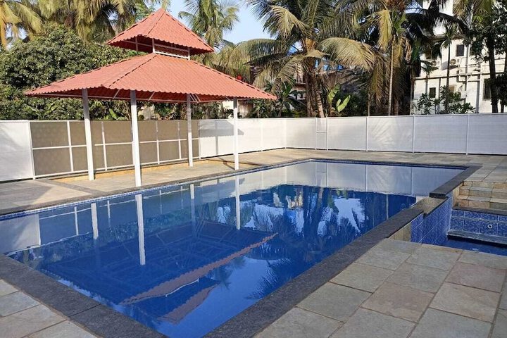 Pool 10 of 14