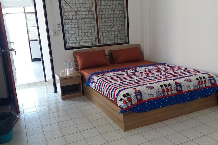 Room 4 of 42