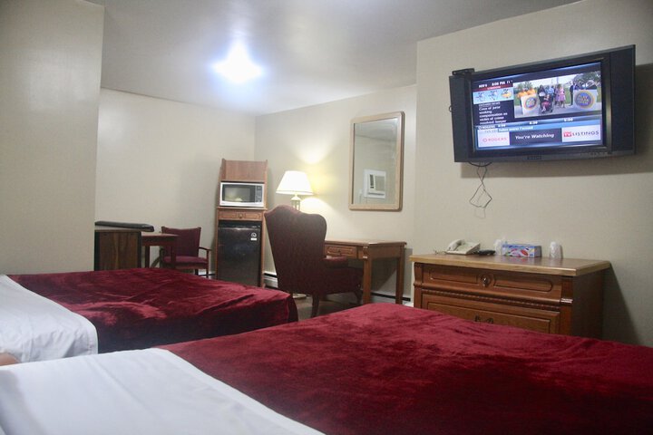 1 Queen Bed (1 of 17)