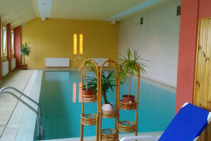 Pool 21 of 65