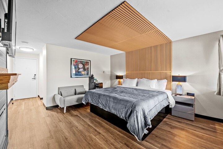 Room 16 of 77