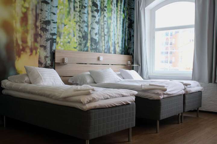 Room 10 of 42