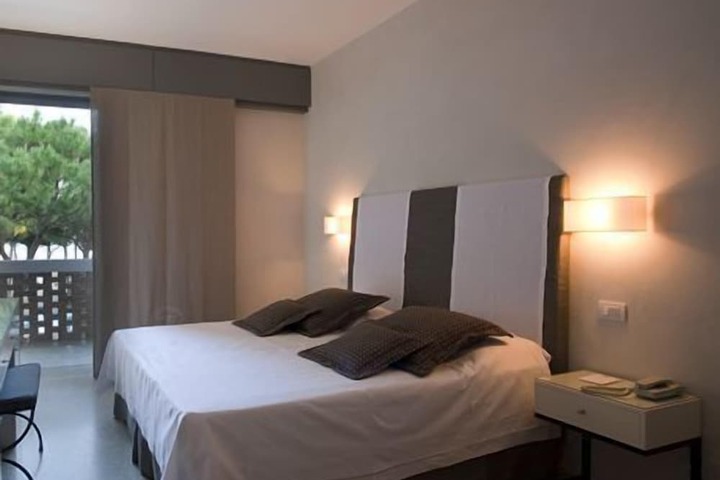 Room 14 of 78