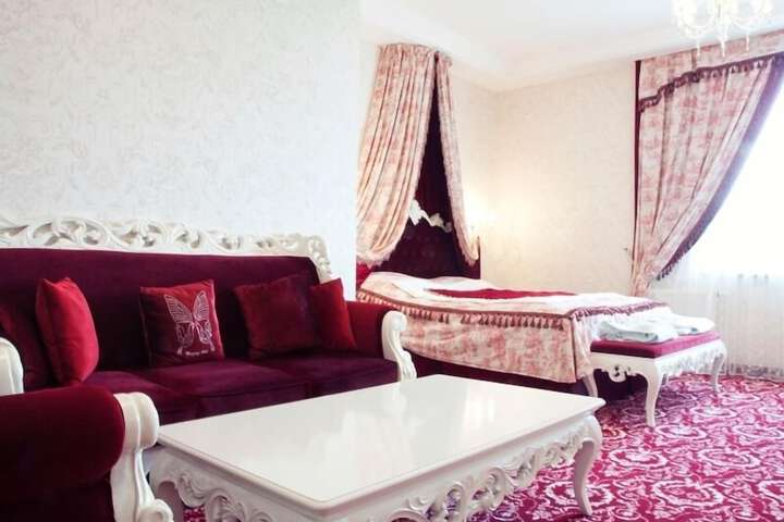 Room 10 of 33