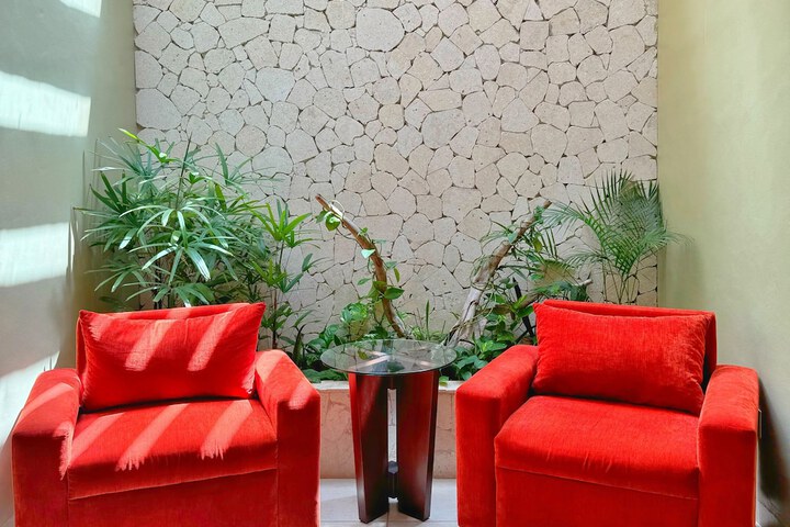 Entrance & Lobby