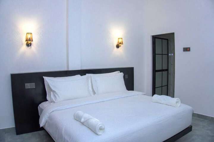 Room 6 of 28