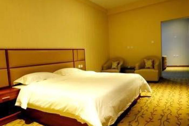 Room 4 of 6
