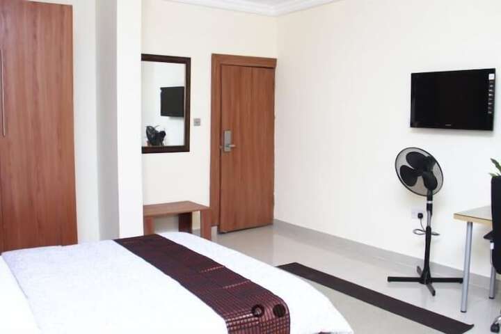 Room 7 of 16