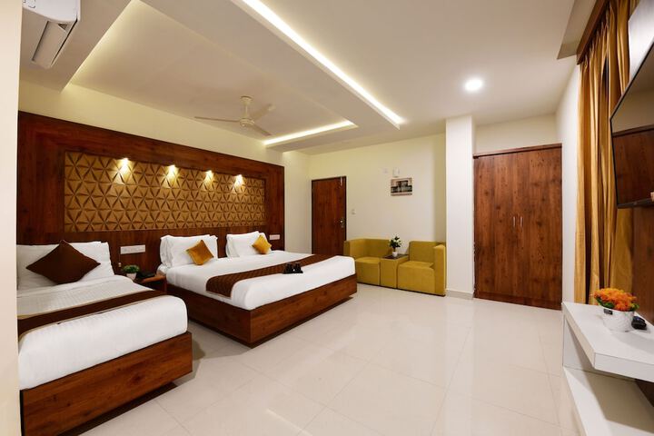 Room 5 of 16