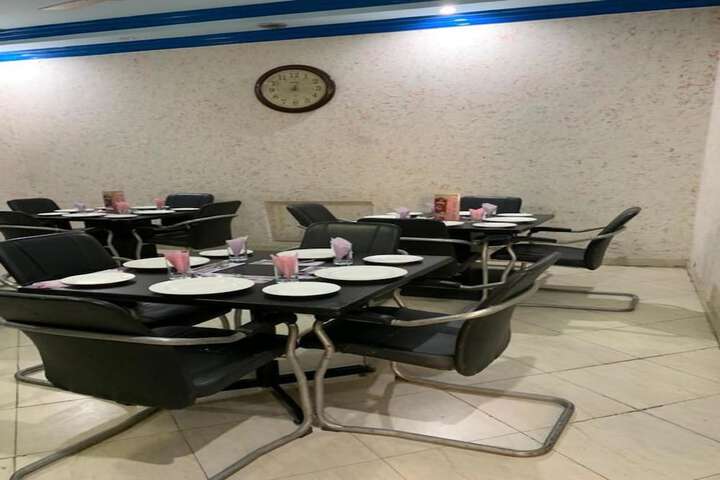 Dining 58 of 68