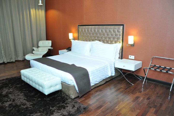 Room 10 of 31