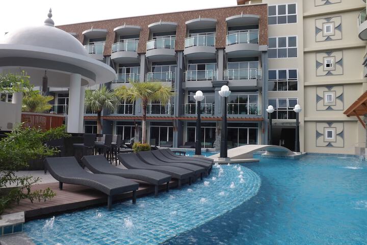 Pool Hotel