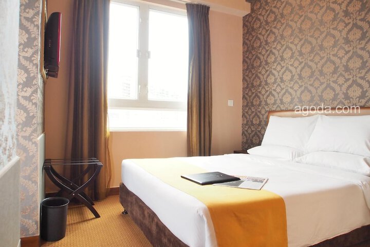 Room 8 of 25