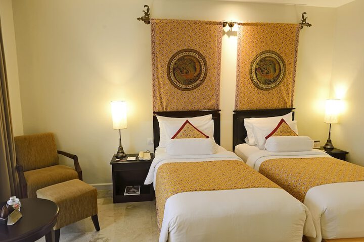 Room 5 of 92