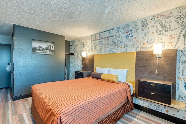 Room 6 of 28