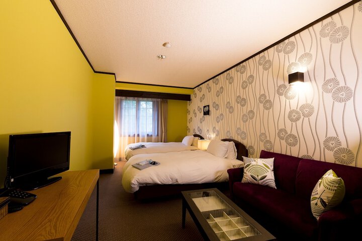 Room 9 of 38