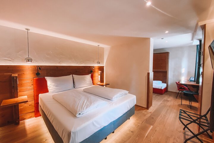 Room 3 of 64