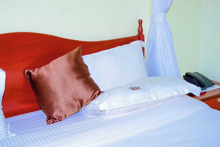 Room 4 of 114