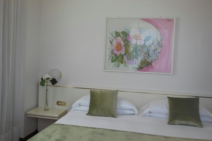Room 8 of 44