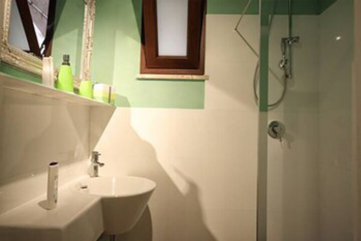Room 5 of 14