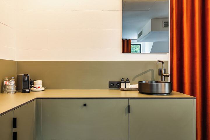 Room 15 of 46