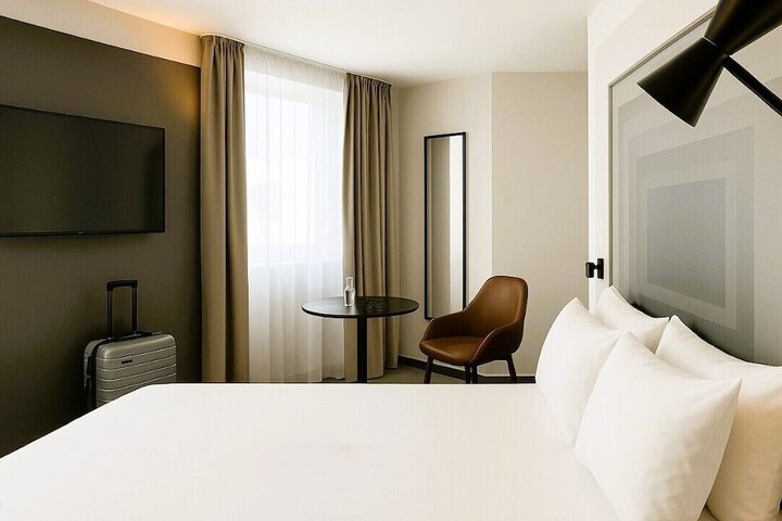 Room 5 of 31