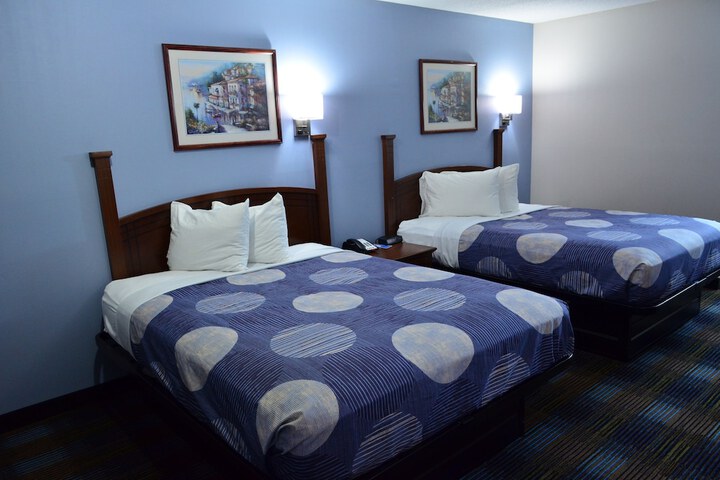 2 Queen Beds (9 of 9)