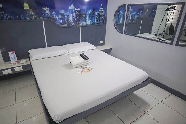 Room 53 of 77