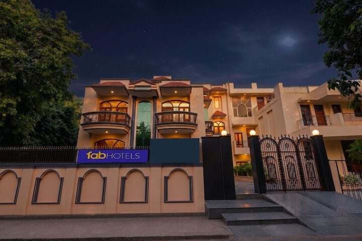 FabHotel The Arjun Sushant lok - Iffco Chowk Sector 29