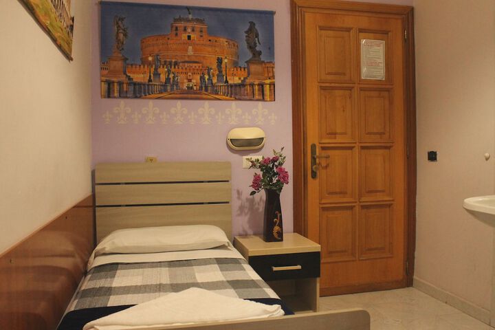 Room 31 of 83