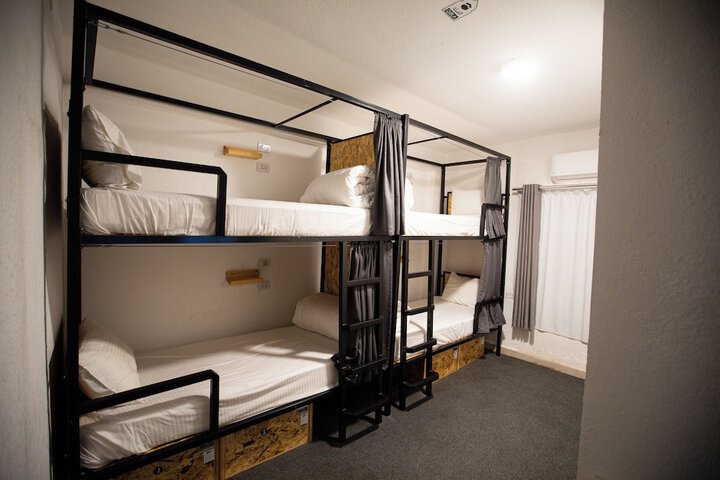 Room 13 of 32