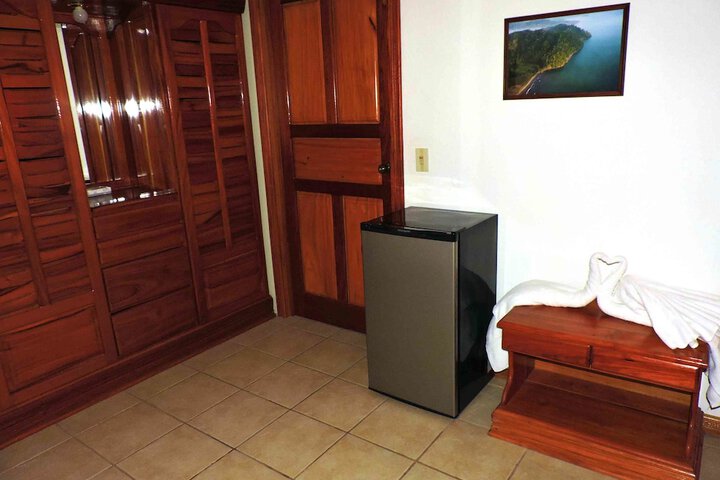Room 3 of 44