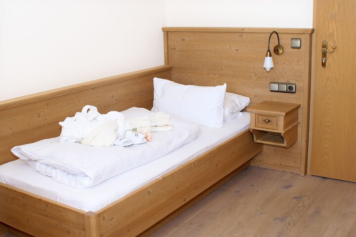 Room 4 of 64