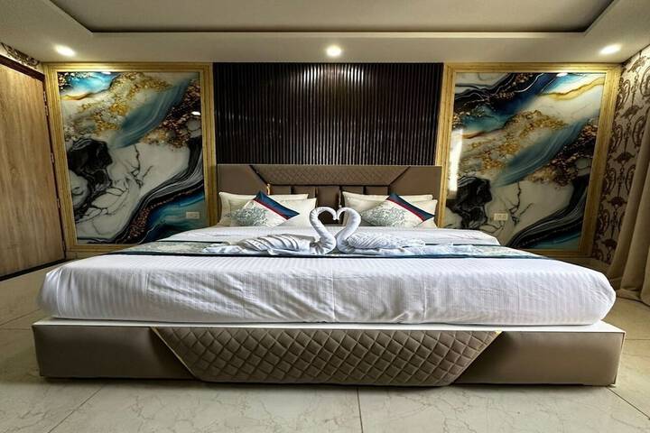 Room 16 of 52