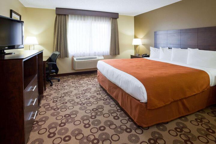 1 King Bed (1 of 11)