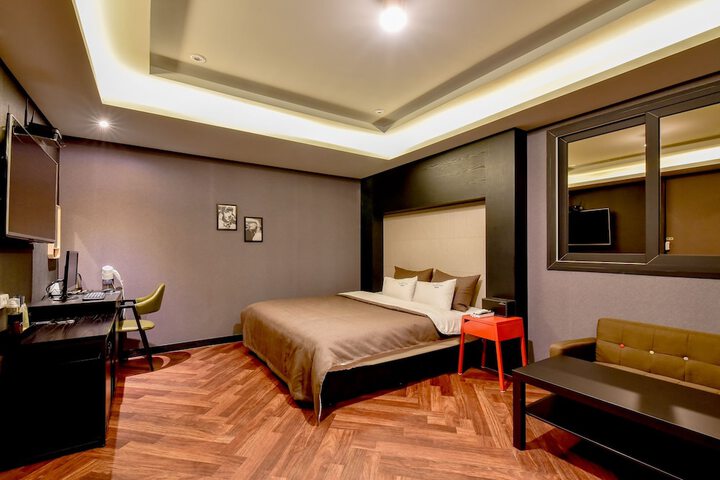 Room 15 of 84
