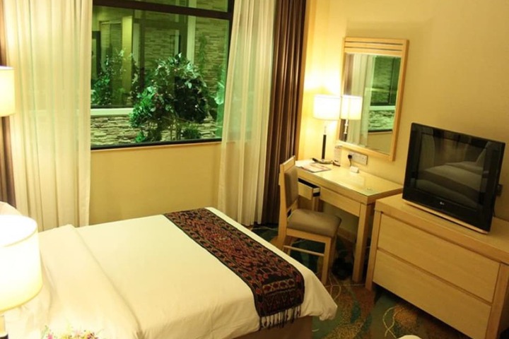 Room 6 of 35