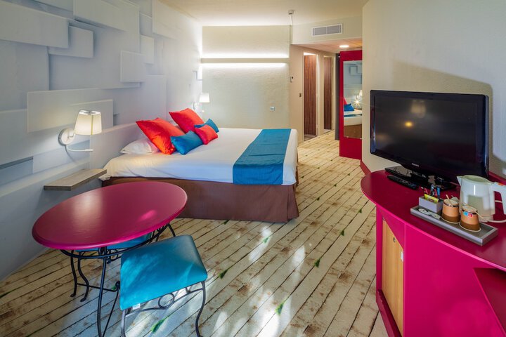Room 8 of 71