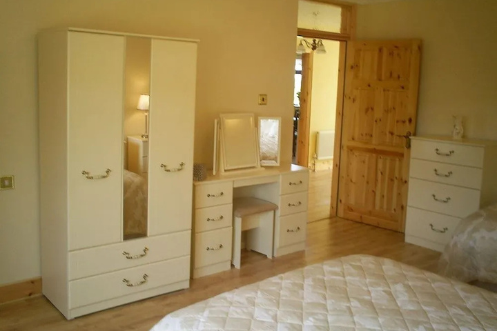 Room 5 of 17